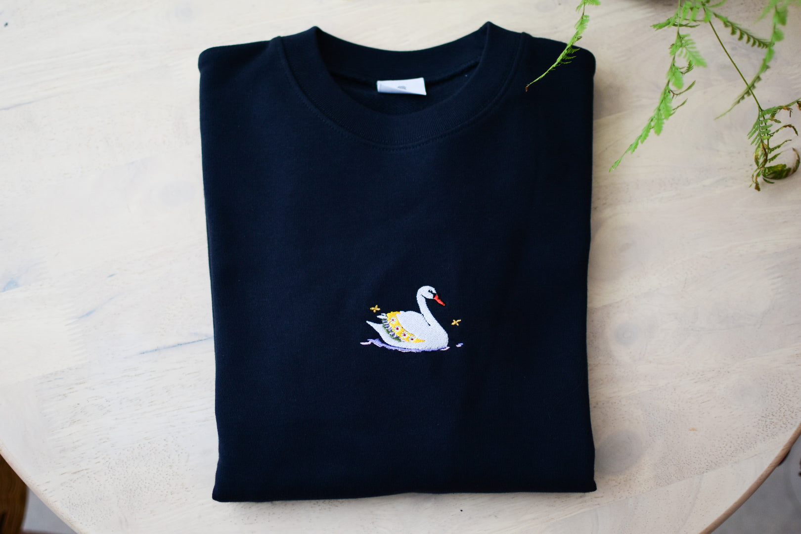 白鳥スウェット お花の白鳥スウェットシャツ – fleuriri